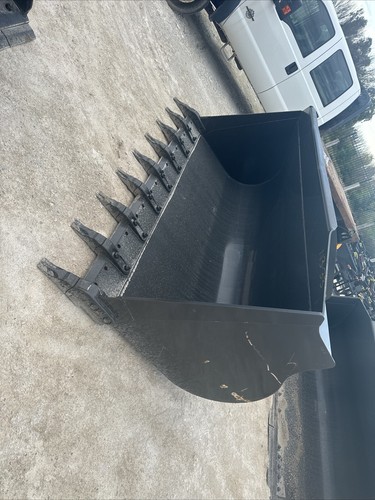 Case 821g wheel loader - wheel, bucket